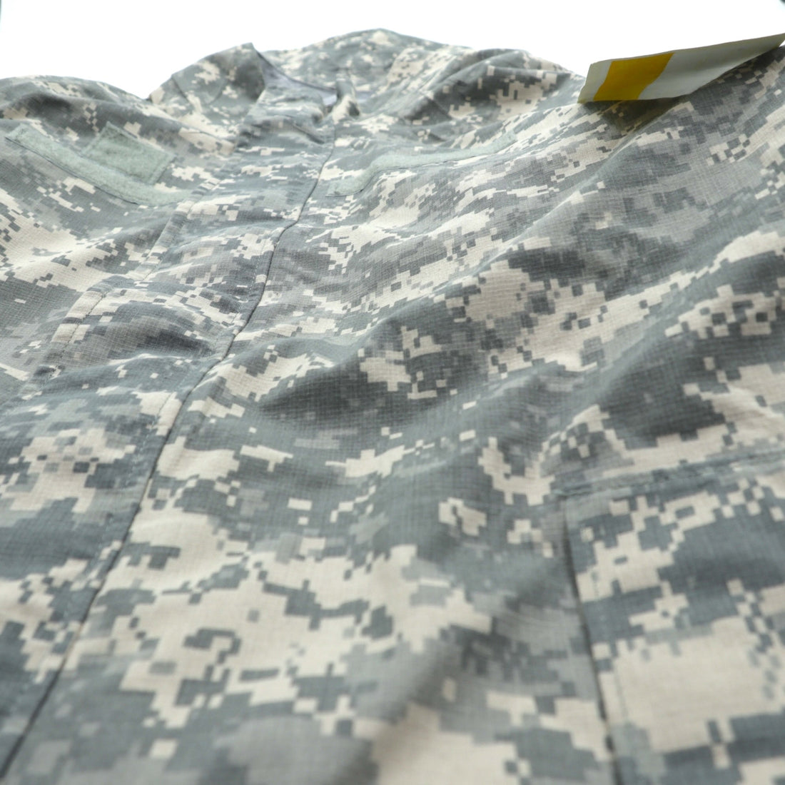 Vintage US ARMY FREE EWOL Hoodie, Large, ACU/UCP Digital Camo, Military Jacket, GORE-TEX, Waterproof, Aramid, Flame Retardant, PROPPER INTERNATIONAL INC, 8415-01-577-1220