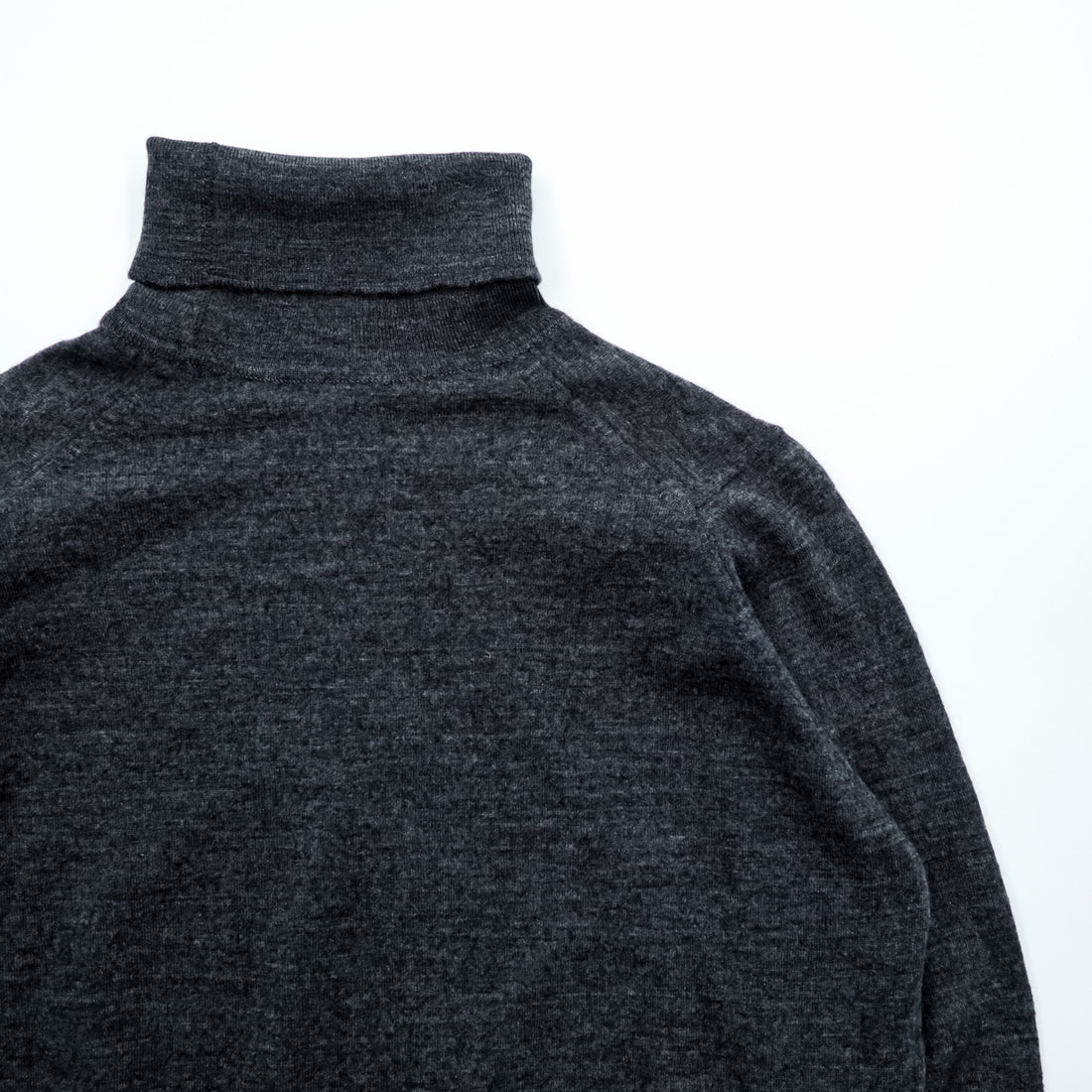 JOHN SMEDLEY English Made EXTRAFINE MERINO WOOL Turtleneck Sweater S