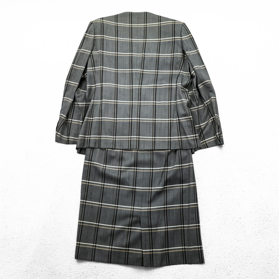 Burberrys Vintage Women’s Plaid Skirt Suit Set Gray Windowpane Double Button Jacket