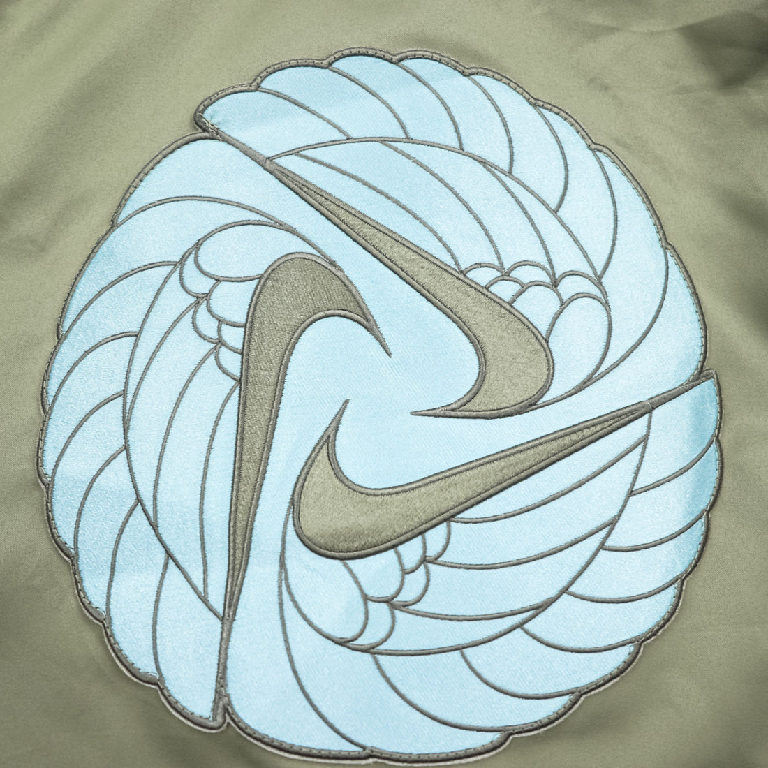 NIKE サテン ロングコート ウエスト ドローコード 風車  Icon Clash Satin Long Jacket CU5974-342