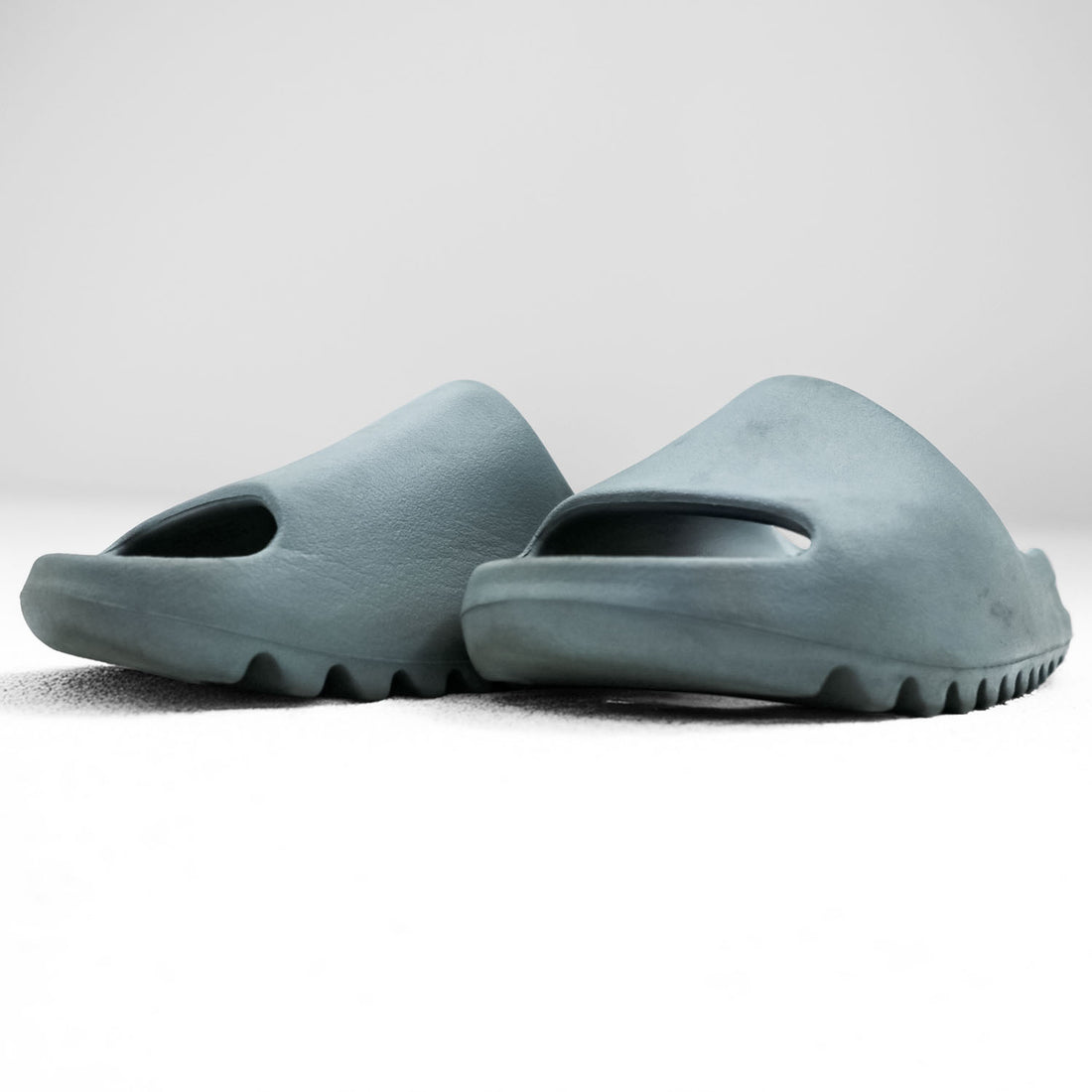 adidas YEEZY Slide Sandals US9 Grey ONYX