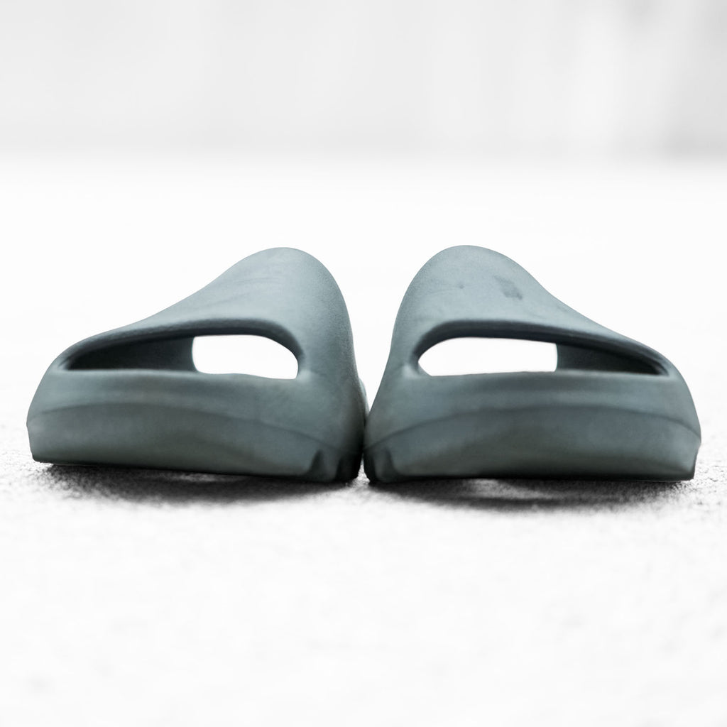 adidas YEEZY Slide Sandals US9 Grey ONYX