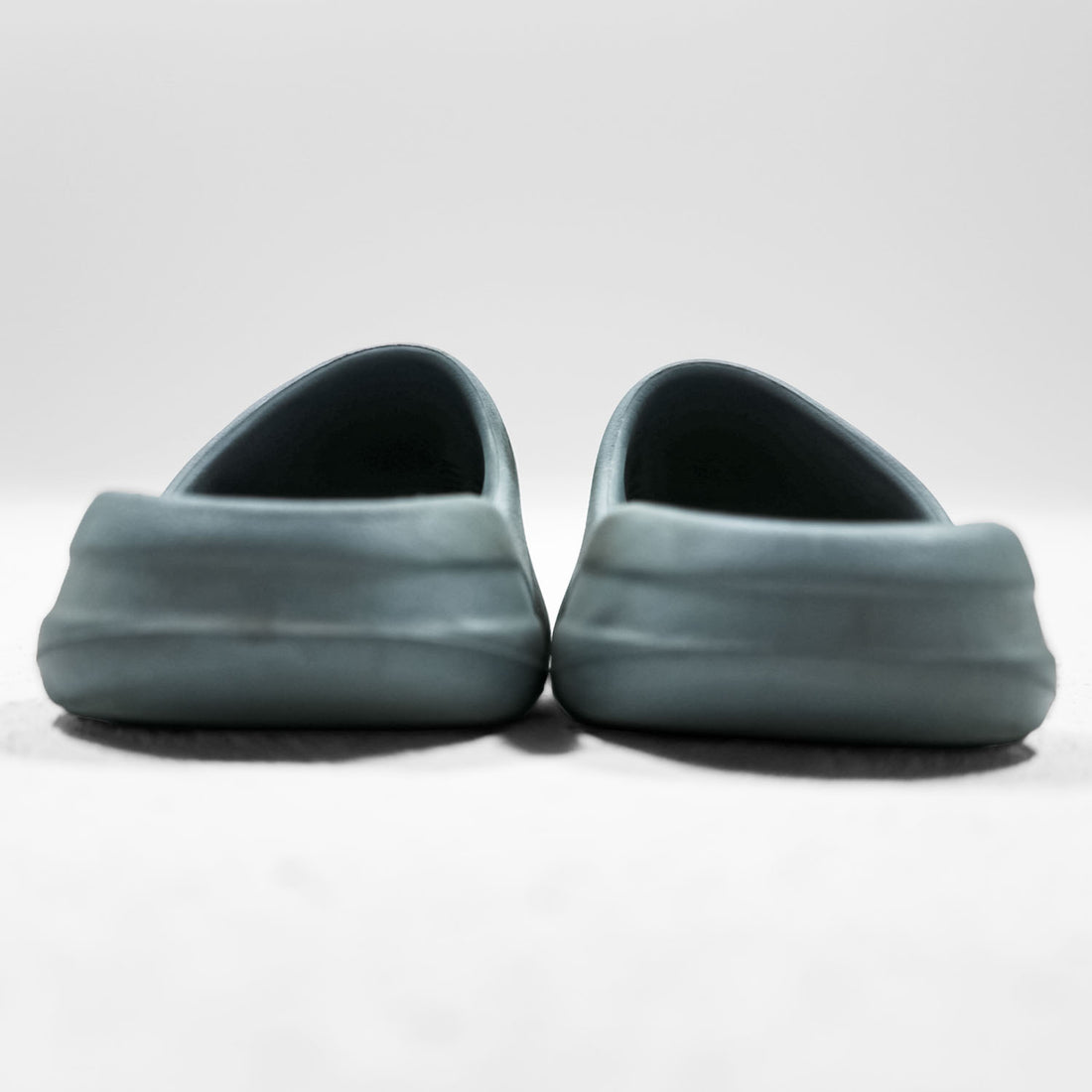 adidas YEEZY Slide Sandals US9 Grey ONYX