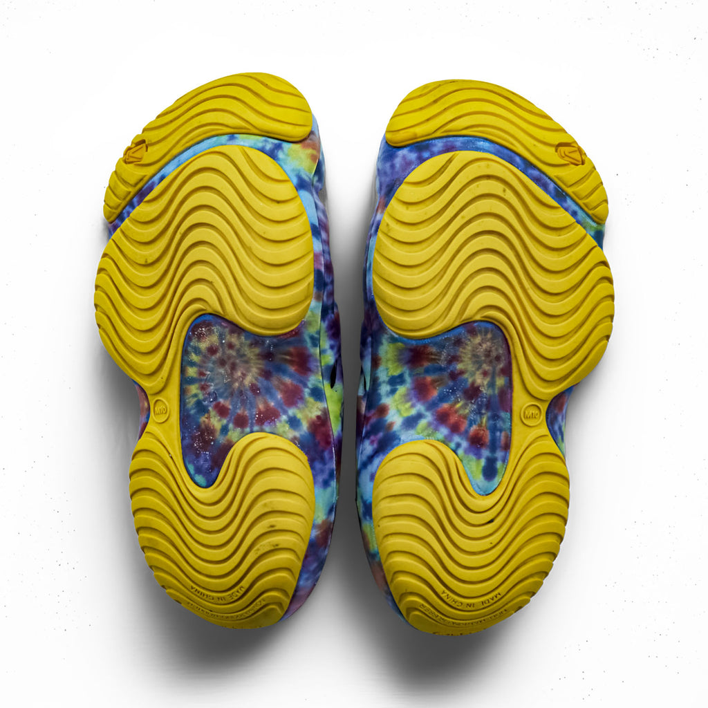 KEEN YOGUI ARTSFULL Sandals US10 Blue, Red, Yellow tie dye 1014818