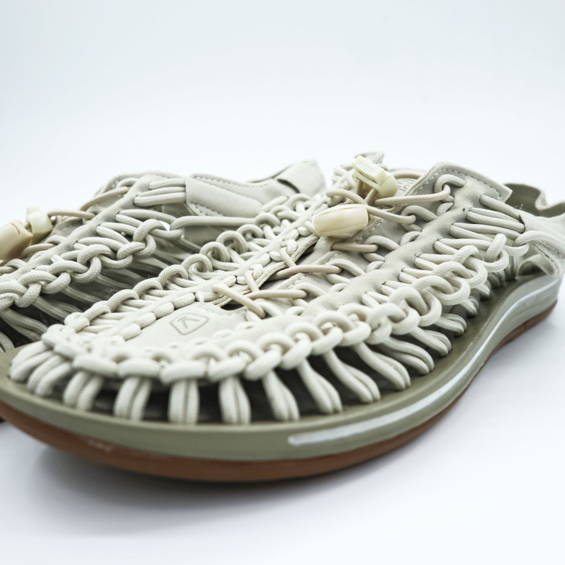 KEEN UNEEK Sandals, US size 8.5, Beige, 1024309