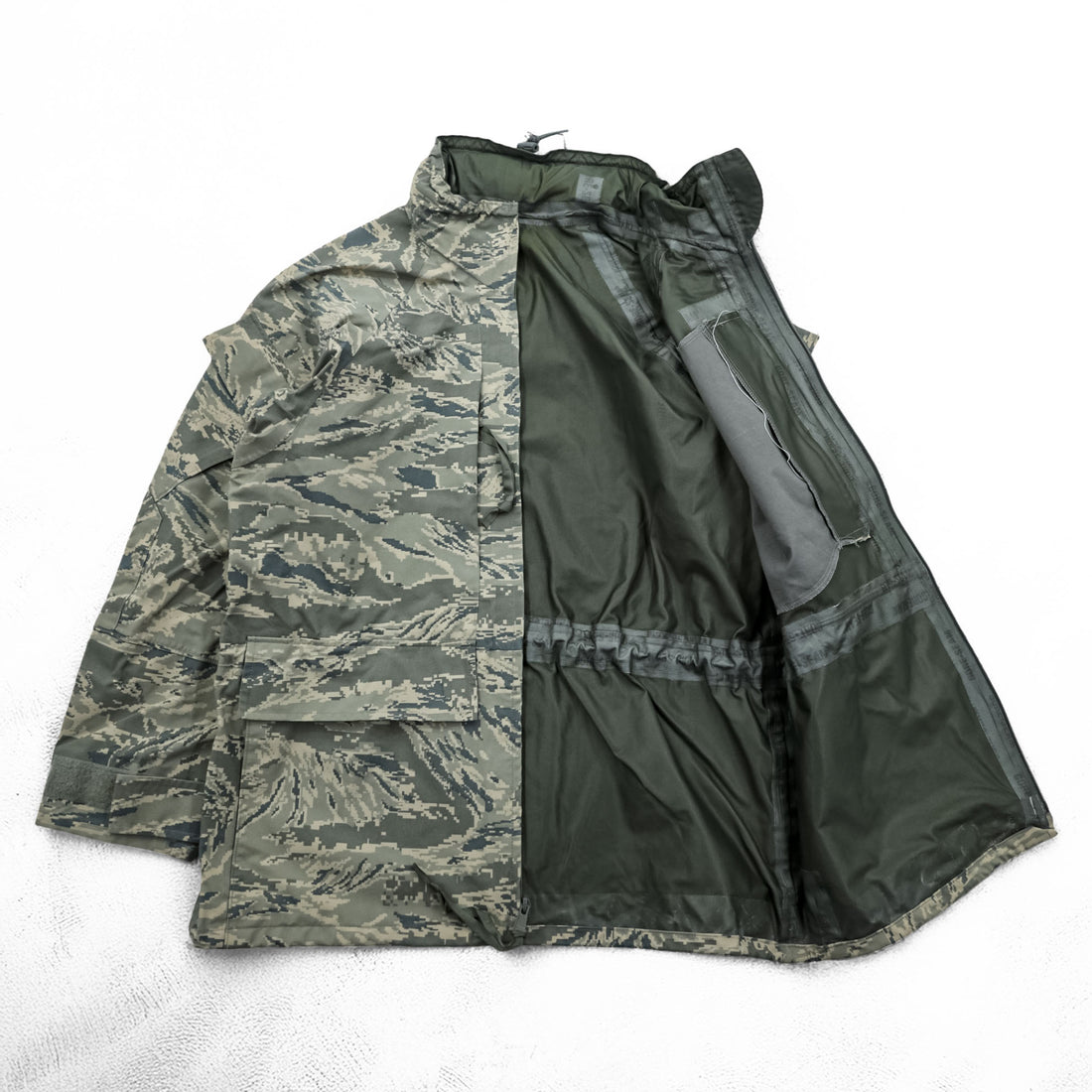 US AIR FORCE 米軍 ヴィンテージ GORE-TEX ゴアテックスパーカー APECS ミリタリージャケット M カーキ 防水 フード収納 ドローコード デジタルカモ PROPPER INTERNATIONAL INC. 8415-01-547-3513