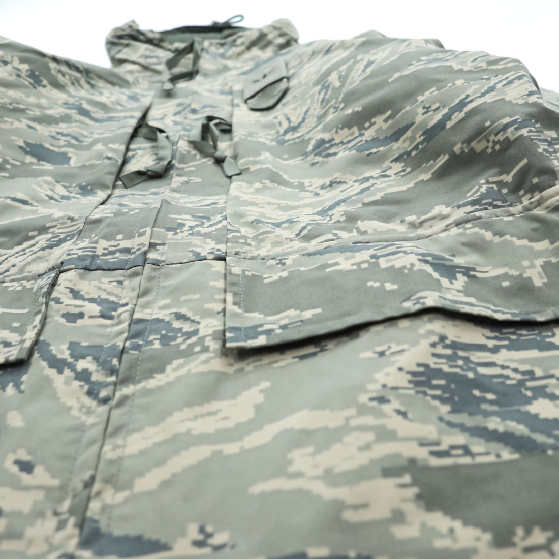 US AIR FORCE 米軍 ヴィンテージ GORE-TEX ゴアテックスパーカー APECS ミリタリージャケット M カーキ 防水 フード収納 ドローコード デジタルカモ PROPPER INTERNATIONAL INC. 8415-01-547-3513