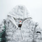 STUSSY × NIKE プルオーバージャケット 中綿 Thermore ECODOWN FIBERS エコダウン L ホワイト ドローコード Insulated Jacket MARBLE HO200610MXP