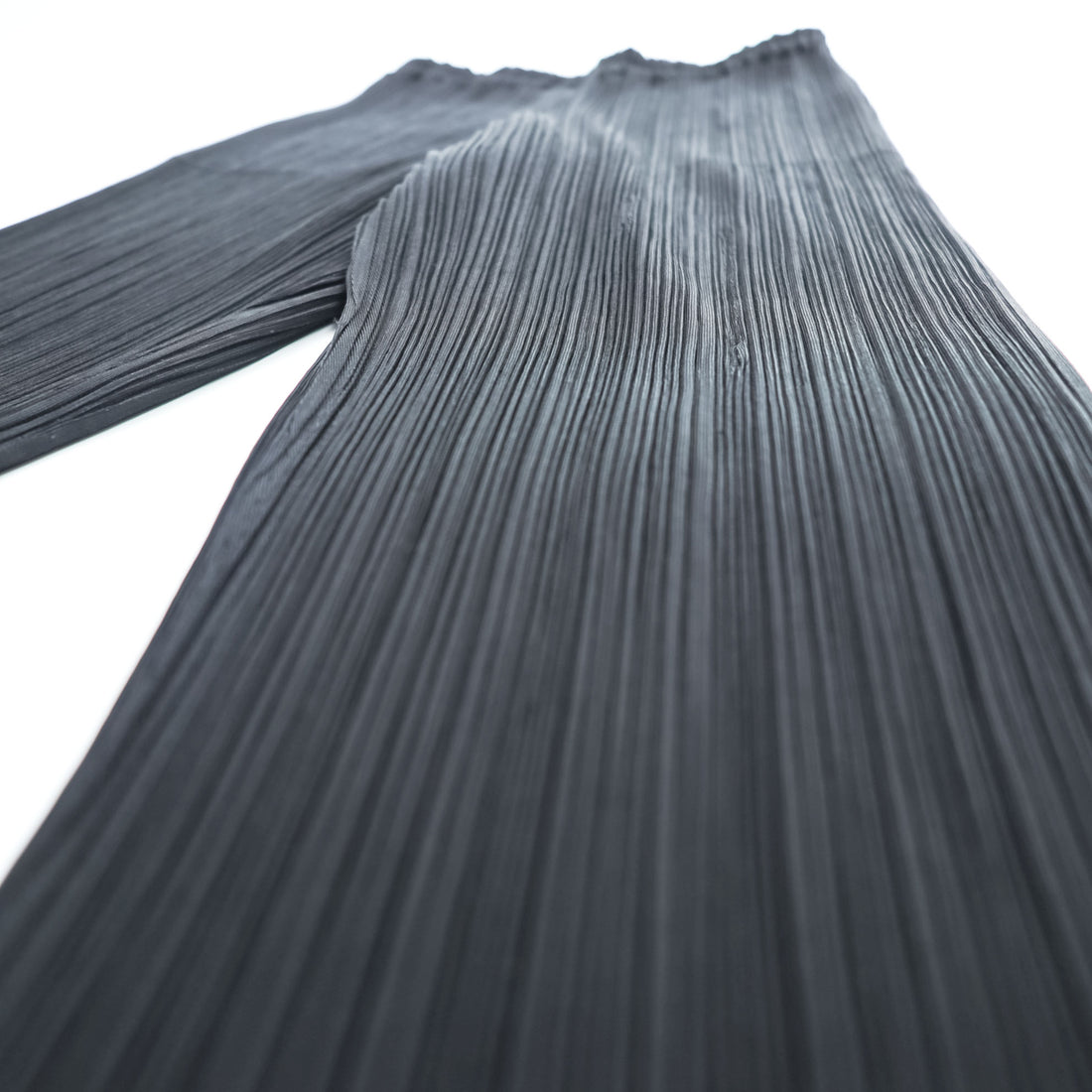 PLEATS PLEASE Issey Miyake Black Pleated Pants Elastic Waist Straight Leg Trousers