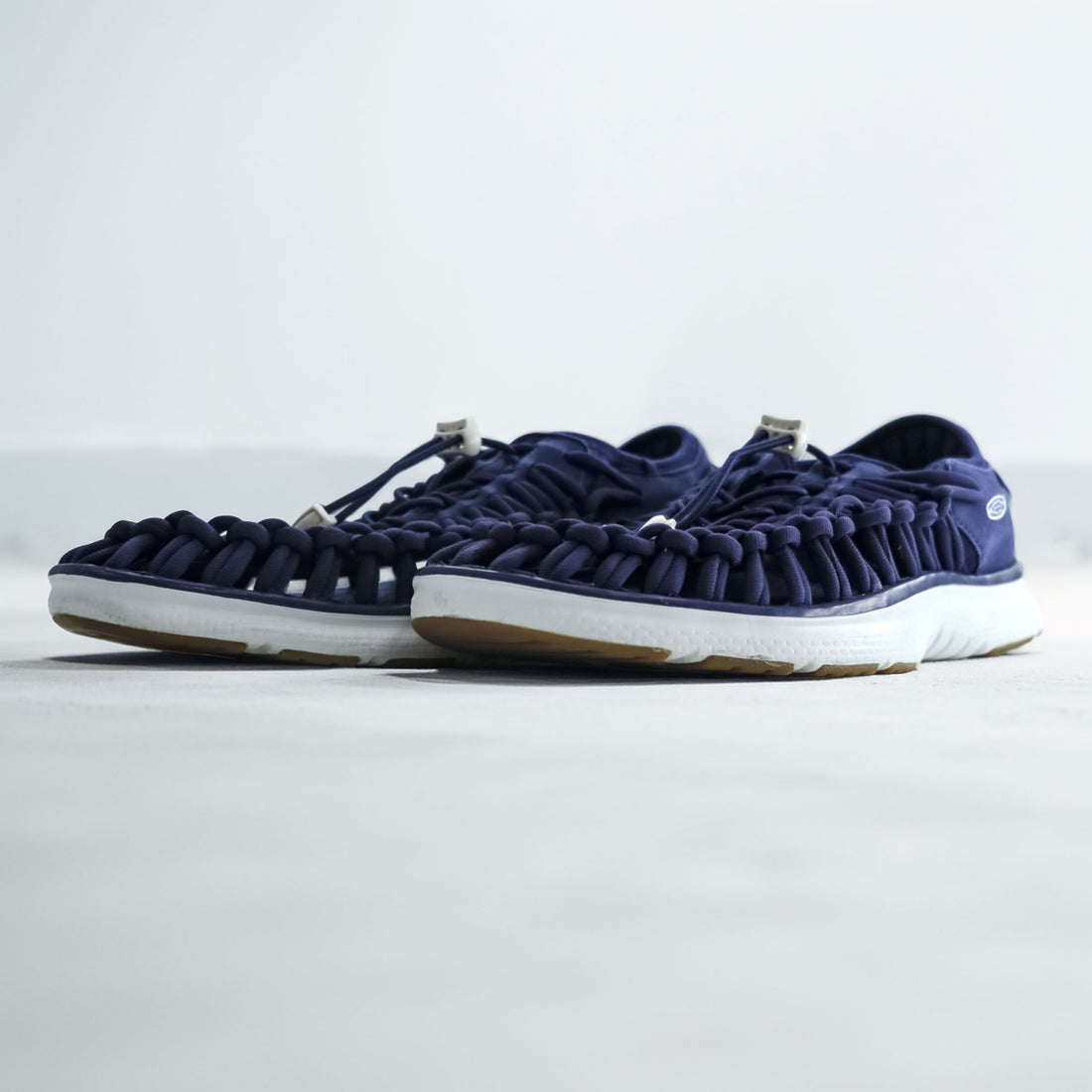 KEEN ユニーク UNEEK O2 スニーカー サンダル 27cm ネイビー ホワイト 1018716