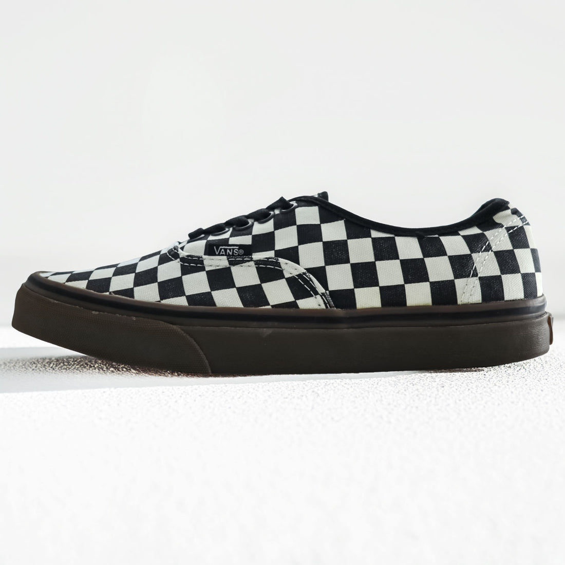 VANS Low-Cut Sneakers US9 White, Black, Brown Canvas Authentic Flag Checker Gum Sole