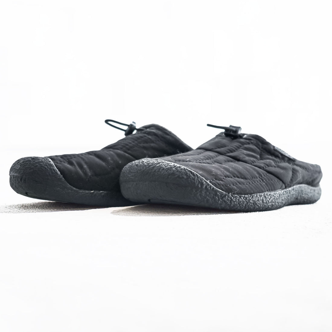 KEEN Slip-on Low-Cut Sneakers US9 Black Fleece Padded Drawstring HOWSER SLIDE 3 1025552