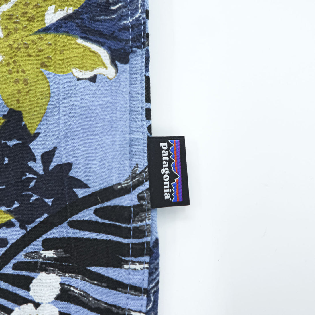 Patagonia M’s Steersman Shirt STY52931SP17 Blue Floral Tropical Organic Cotton Short Sleeve Button Up