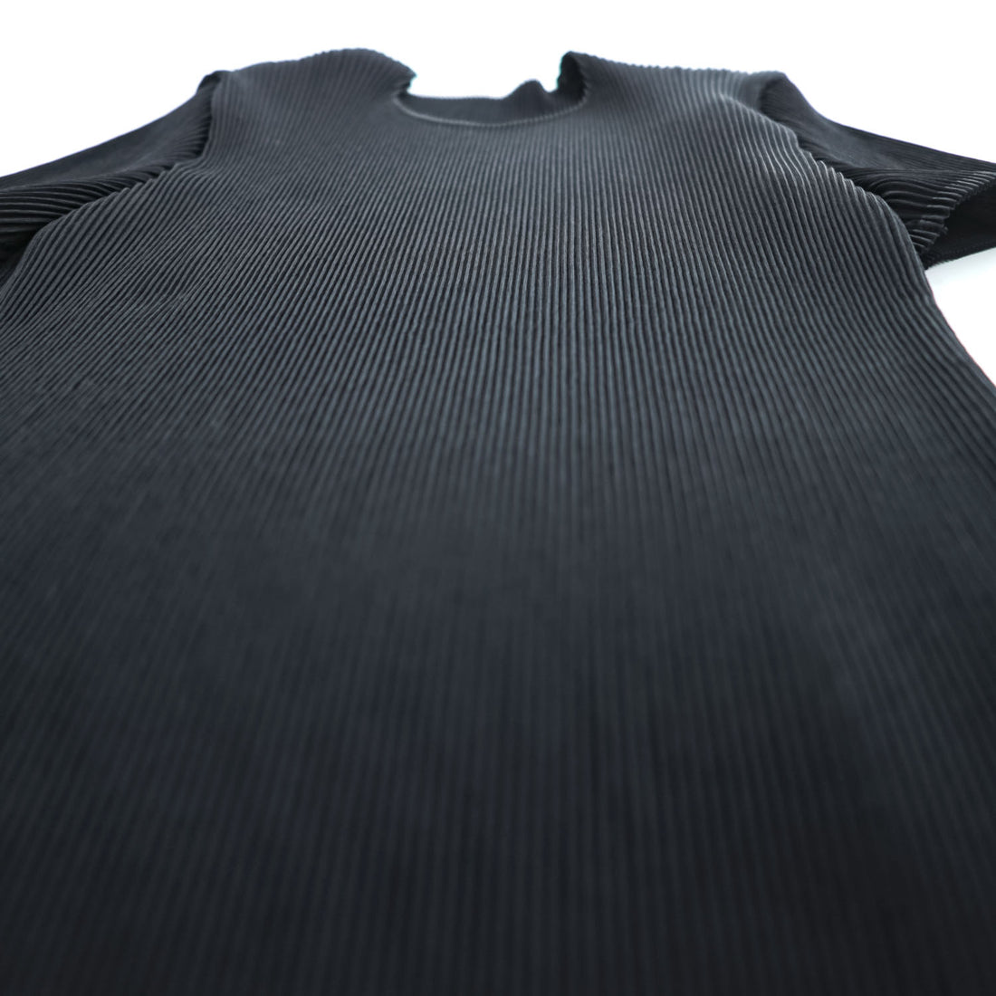 ISSEY MIYAKE FETE Black Pleated Short Sleeve Round Neck Top Size 2 Japan