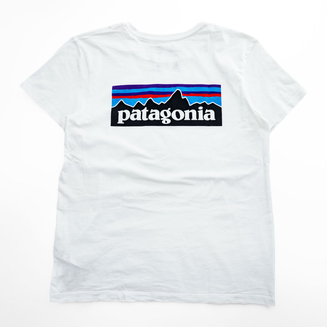 Patagonia P-6 Logo Organic Cotton T-Shirt S White Back Print Crew Neck Regular Fit 38587