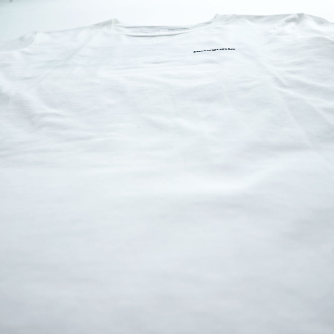 Patagonia P-6 Logo Organic Cotton T-Shirt S White Back Print Crew Neck Regular Fit 38587