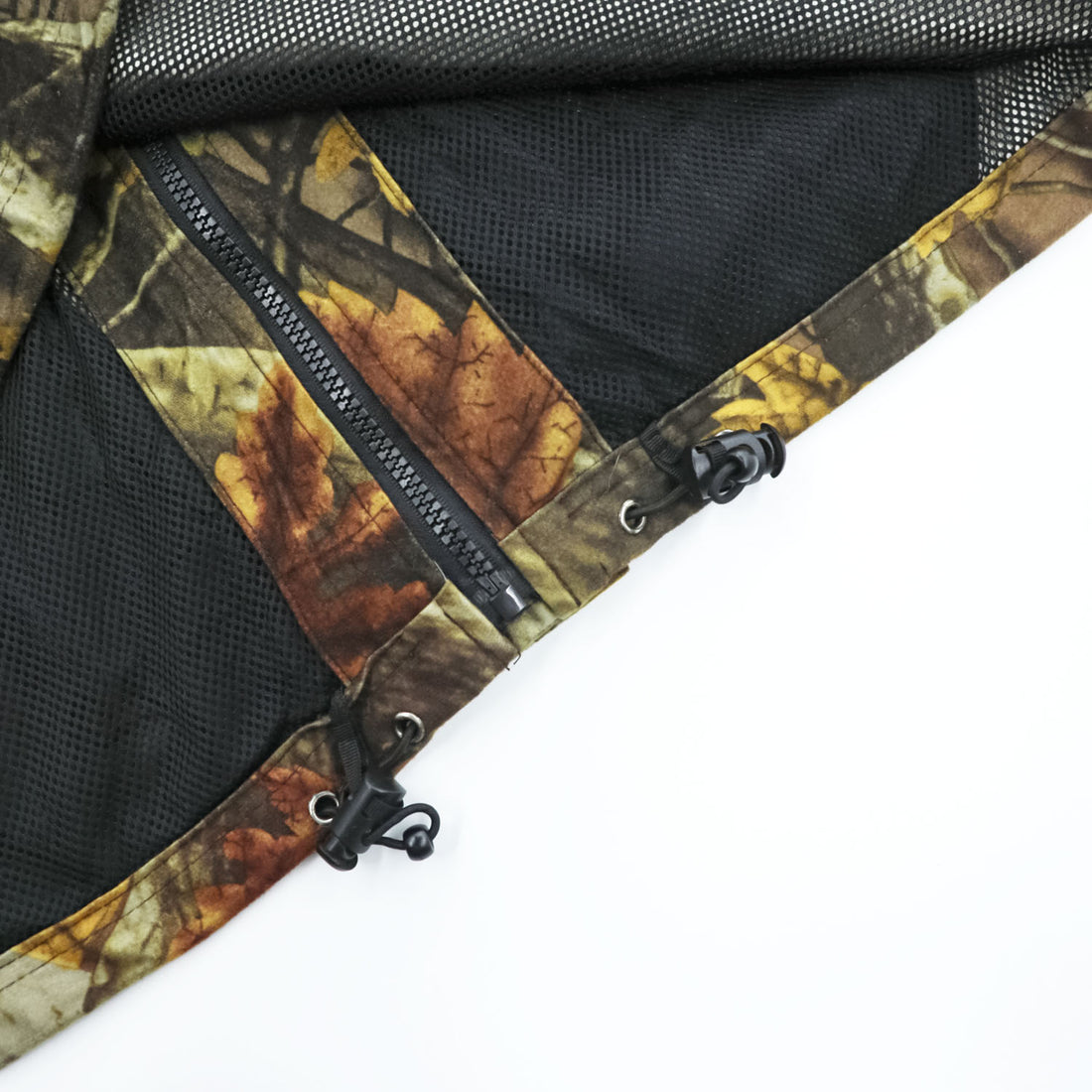 Master Sportsman Hooded Camo Jacket - Leaf Pattern / Polyester - Mens L (measured large) Outdoor Hunting