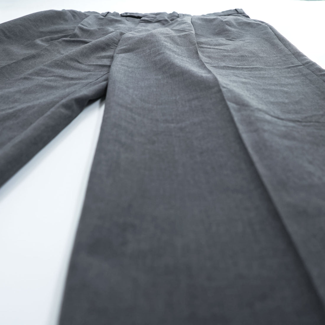 Vintage Burberrys (Saks Fifth Ave) Loro Piana Super 100's Wool Dress Trousers Charcoal Gray 2-Pleat Cuffed W100cm XL Made in USA