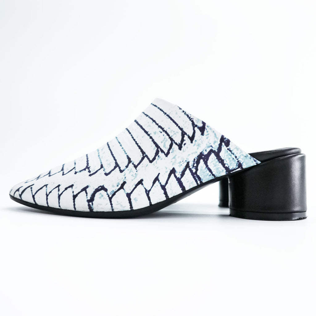 MM6 Maison Margiela PRINTED LEATHER MULES Mule Block Heel White with Navy Line Pattern Leather Insole Made in Italy EU35 (JP22.5cm)