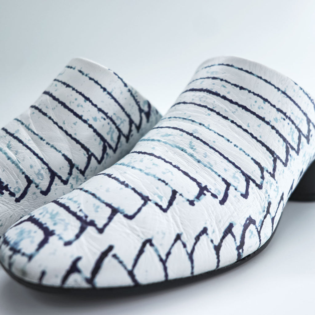 MM6 Maison Margiela PRINTED LEATHER MULES Mule Block Heel White with Navy Line Pattern Leather Insole Made in Italy EU35 (JP22.5cm)