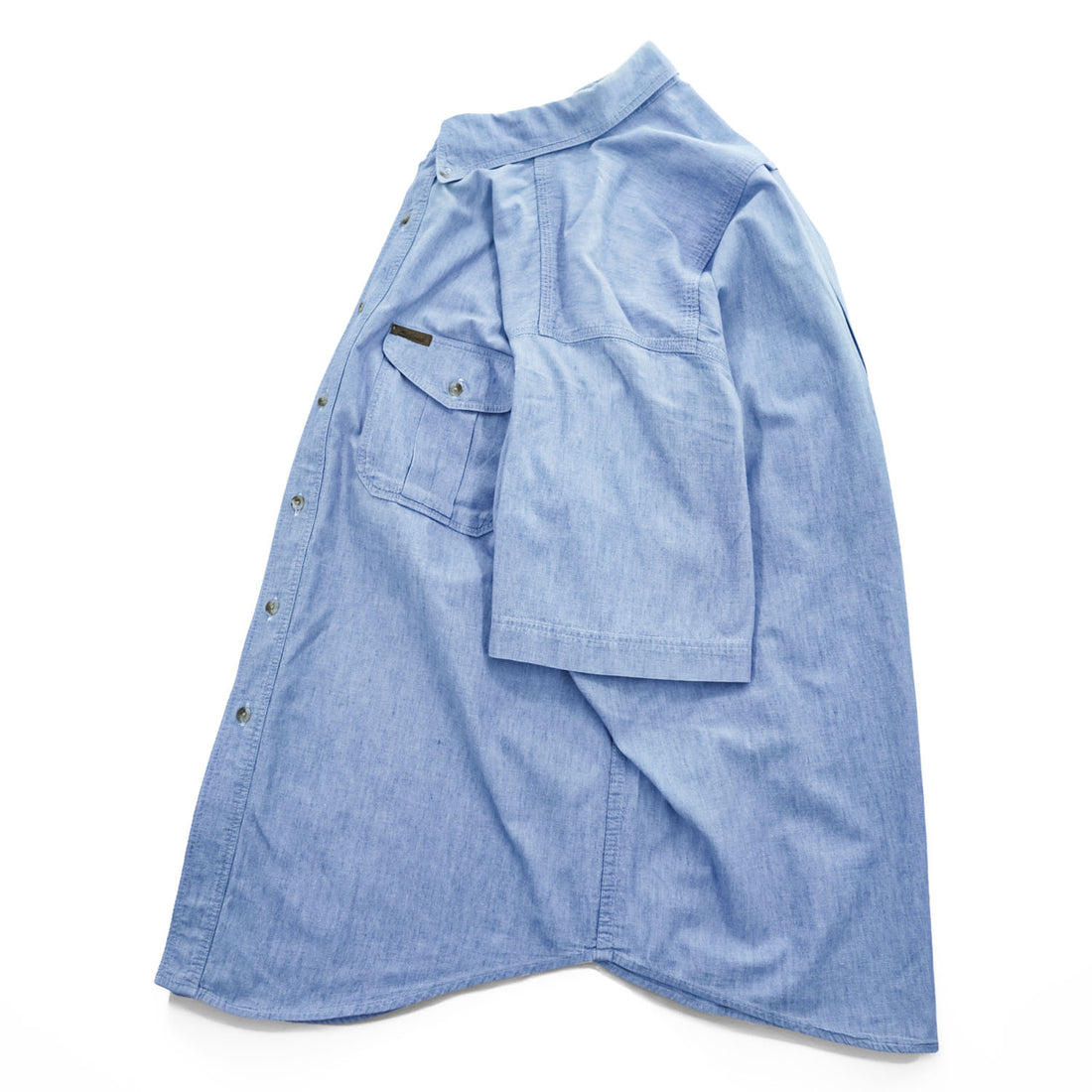 Woolrich 90s USA Made Vintage short sleeve chambray shirt light blue 100% cotton button-down chest flap pockets x2 back box pleat Made in USA XL