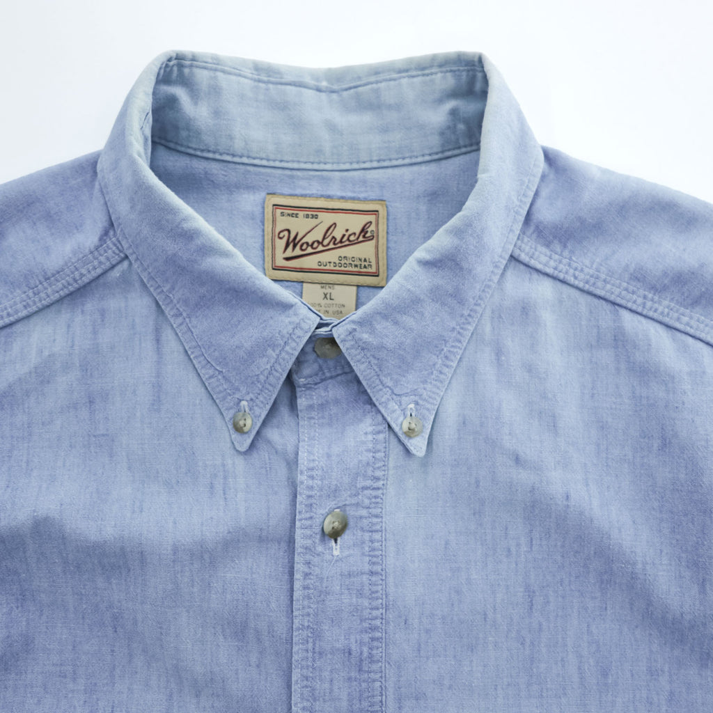 Woolrich 90s USA Made Vintage short sleeve chambray shirt light blue 100% cotton button-down chest flap pockets x2 back box pleat Made in USA XL