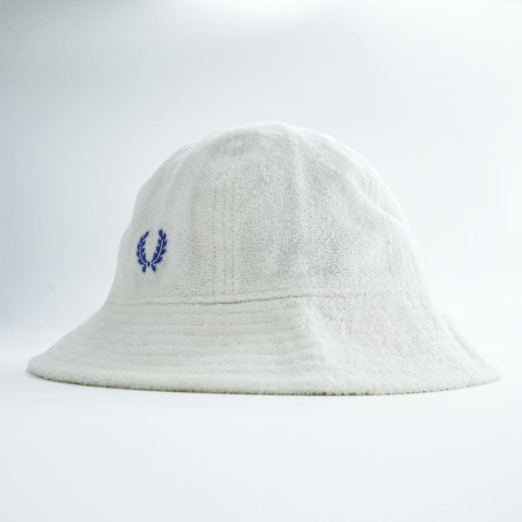 FRED PERRY 日本製 パイル バケットハット ホワイト ラウンドトップ ワンポイントロゴ