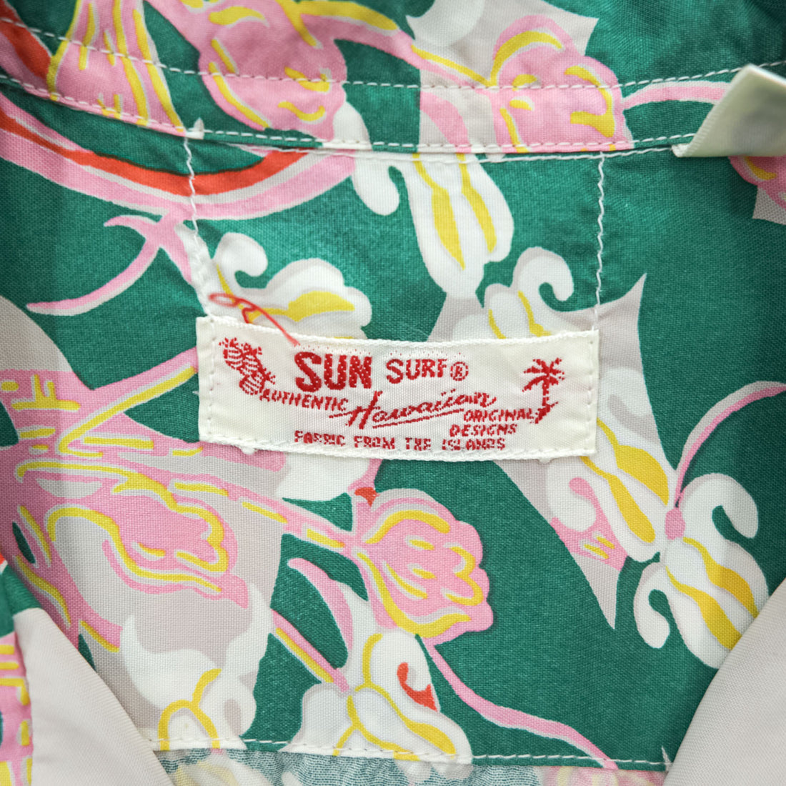 Sun Surf SS34858 Crown Flower Rayon Hawaiian Aloha Shirt Beige Green Made in Japan Size S