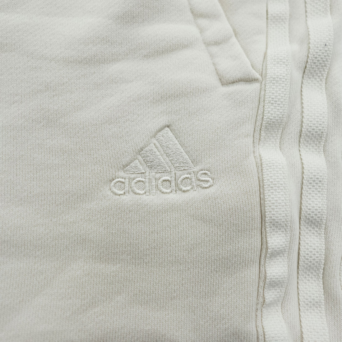 adidas KUE44 IT0917 3-Stripes Sweat Shorts Ivory Cotton Fleece Shorts Asia XL Made in Vietnam