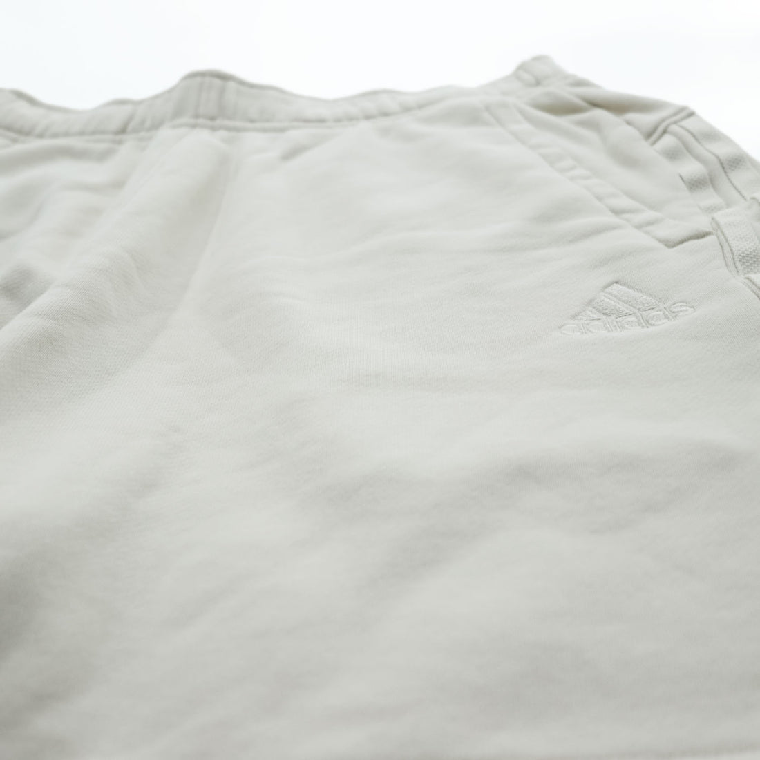 adidas KUE44 IT0917 3-Stripes Sweat Shorts Ivory Cotton Fleece Shorts Asia XL Made in Vietnam