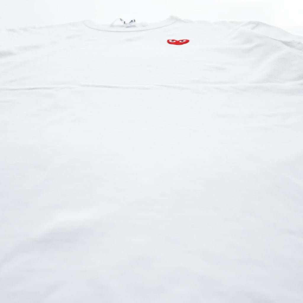 PLAY Comme des Garcons Red Heart Emblem White Cotton T-Shirt Made in Japan Size XL AZ-T108