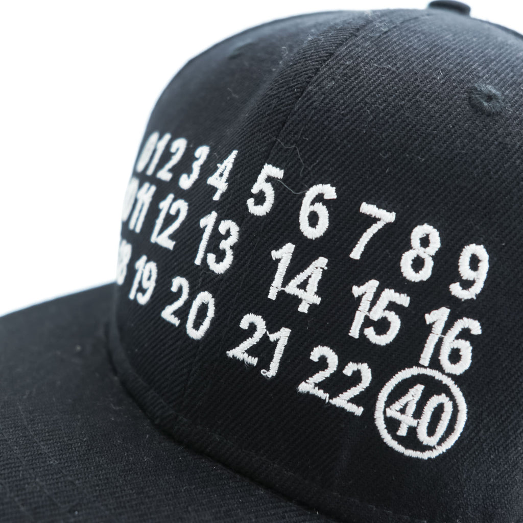 40oz NYC スナップバック ベースボールキャップ ブラック NUMBERS SNAPBACK マルジェラ モチーフ カレンダー 刺繍