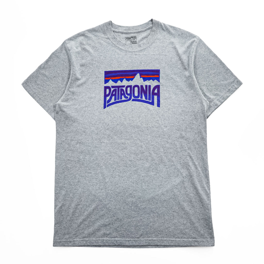 Patagonia Tシャツ L グレー プリント Fitz Roy Frostbite COTTON / POLY RESPONSIBILI TEE REGULAR FIT 39115