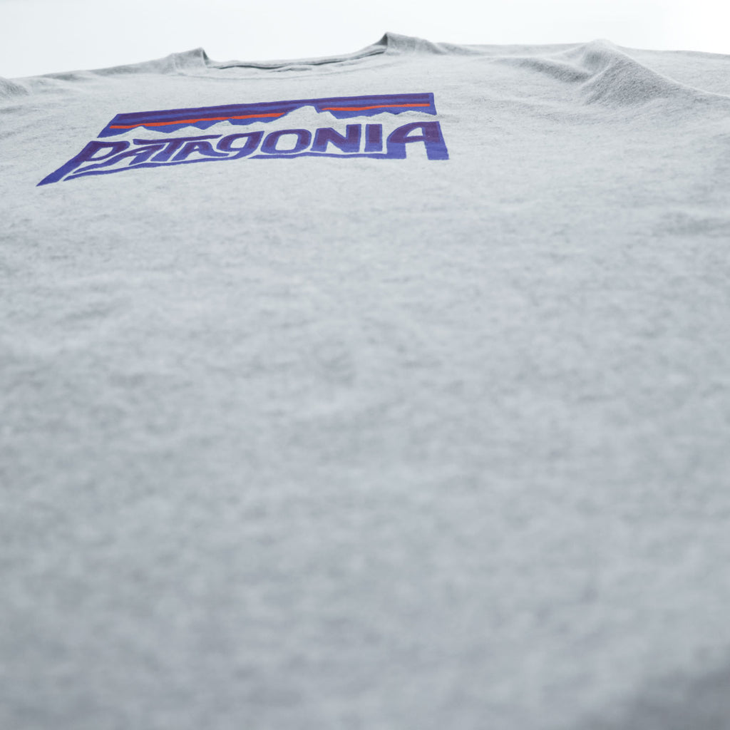 Patagonia Tシャツ L グレー プリント Fitz Roy Frostbite COTTON / POLY RESPONSIBILI TEE REGULAR FIT 39115