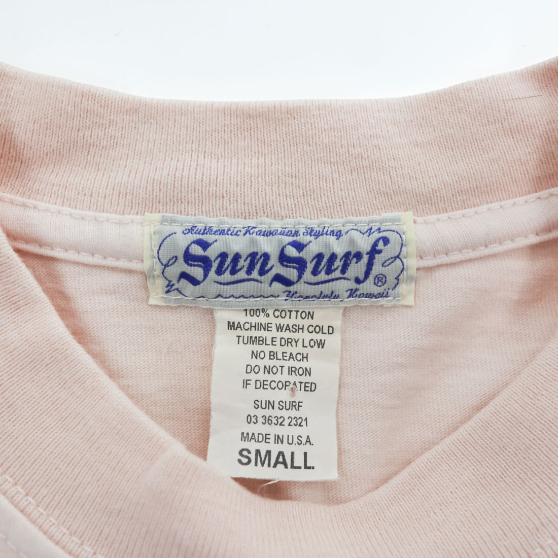 Sun Surf Hawaii 1964 Hawaiian Village Waikiki Graphic T-Shirt Pink Small USA