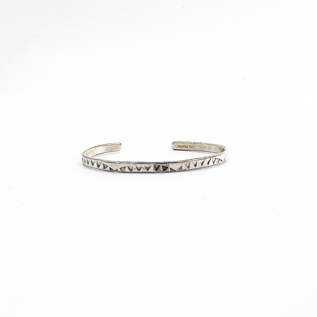 Navajo Tahe Sterling Cuff Bracelet ナバホ族 バングル シルバー インディアンジュエリー STERLING スタンプワーク