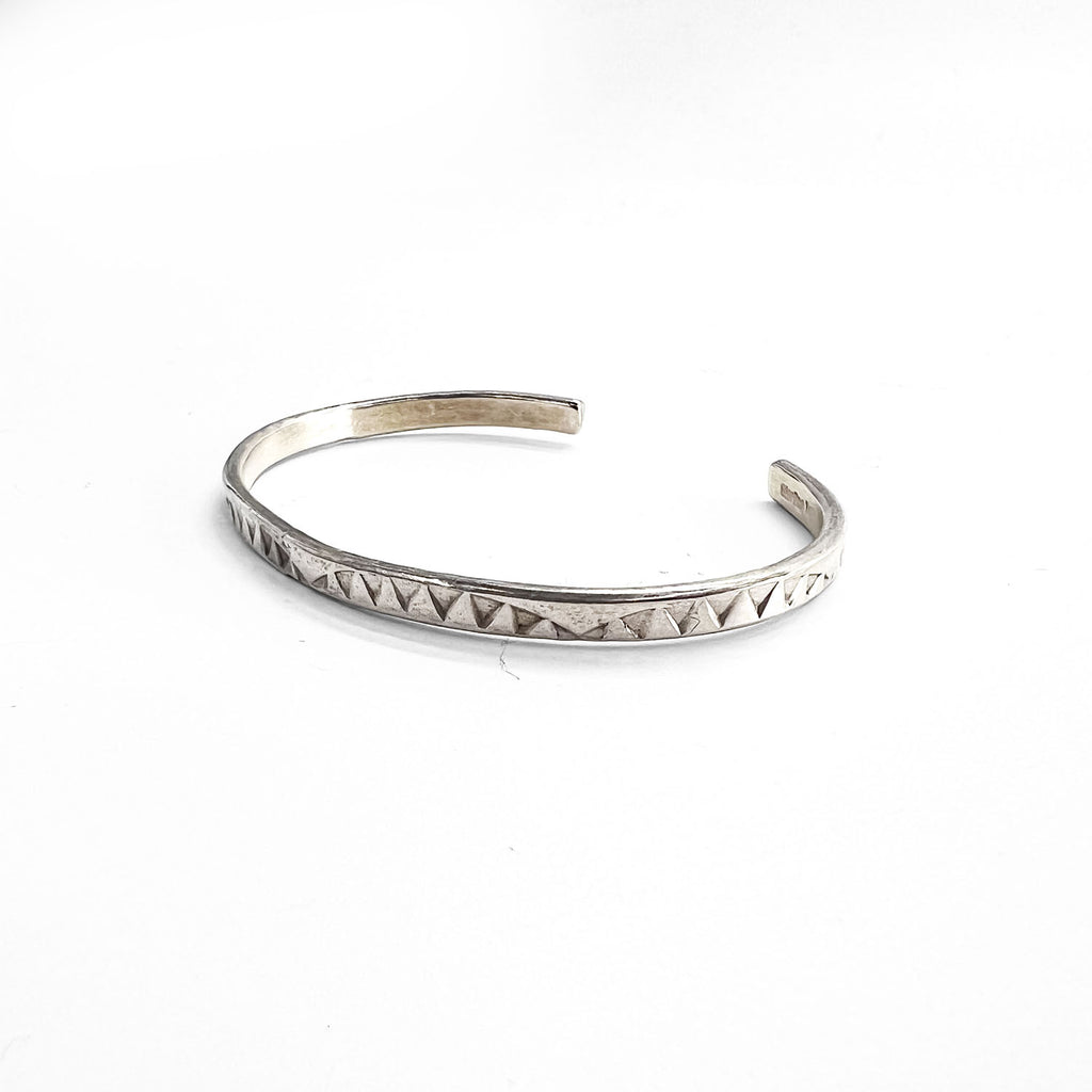 Navajo Tahe Sterling Cuff Bracelet ナバホ族 バングル シルバー インディアンジュエリー STERLING スタンプワーク