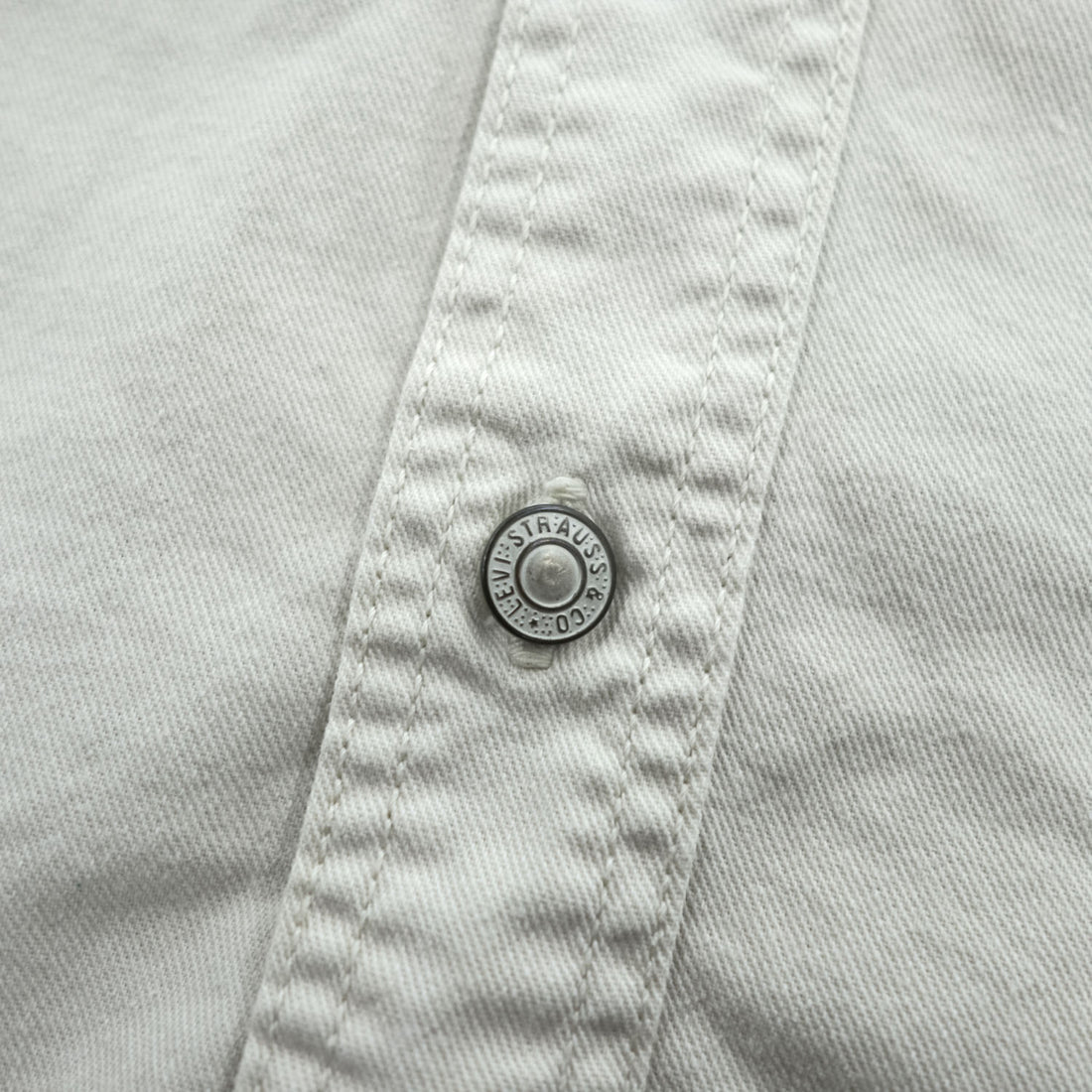 Levi's Red Tab Jeans Cotton Long Sleeve Work Shirt Ivory M Made in Indonesia 2000s