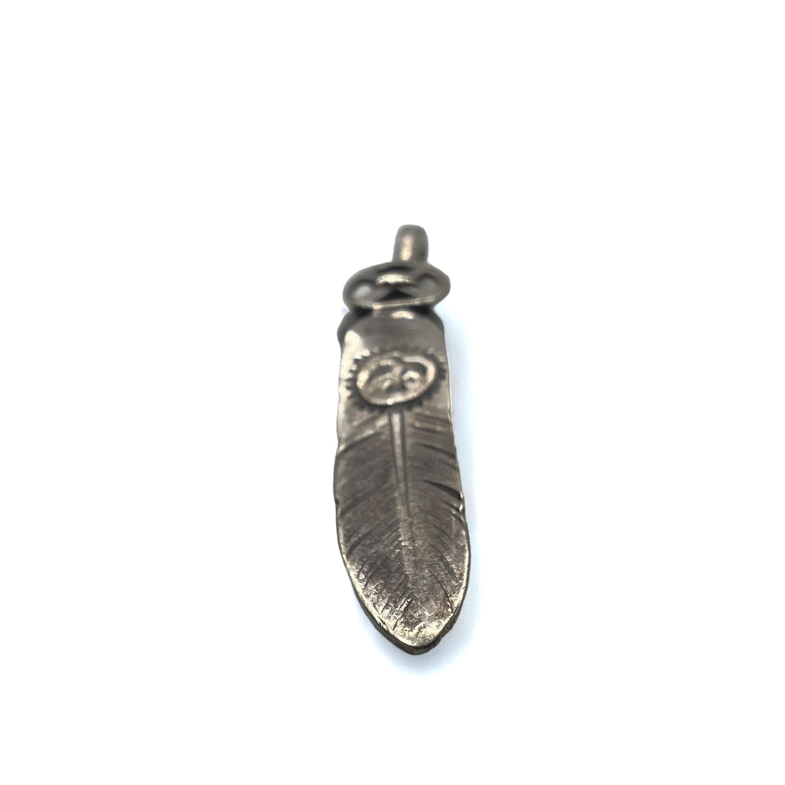 goro's Heart Wheel Feather Pendant Top Silver Medium