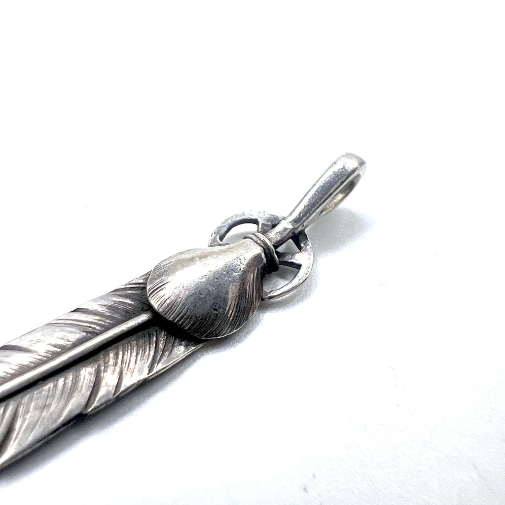 goro's Heart Wheel Feather Pendant Top Silver Medium