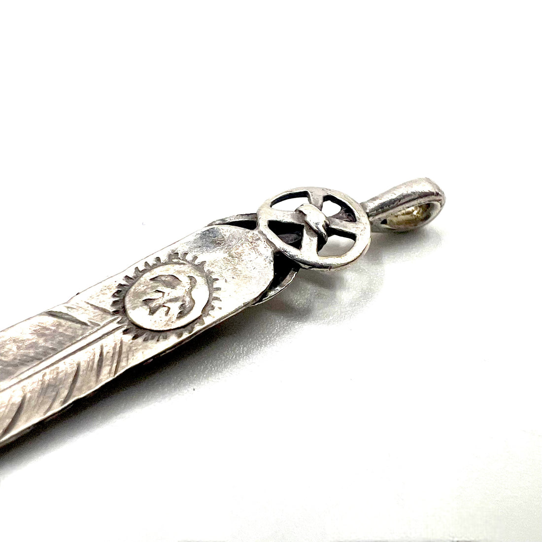 goro's Heart Wheel Feather Pendant Top Silver Medium