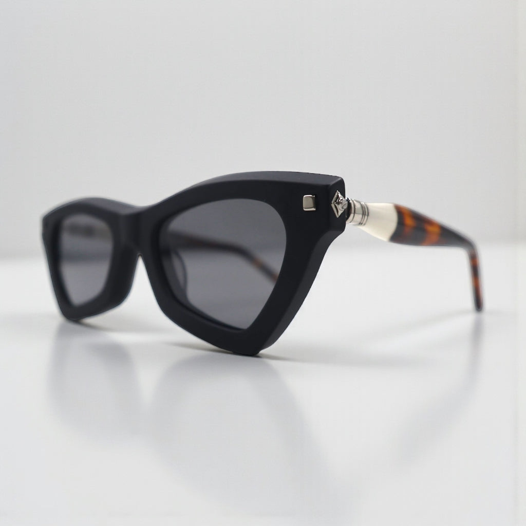KUBORAUM サングラス Maske J7 キャットアイ ブラック ベッコウ BS 51-20 145 イタリア製