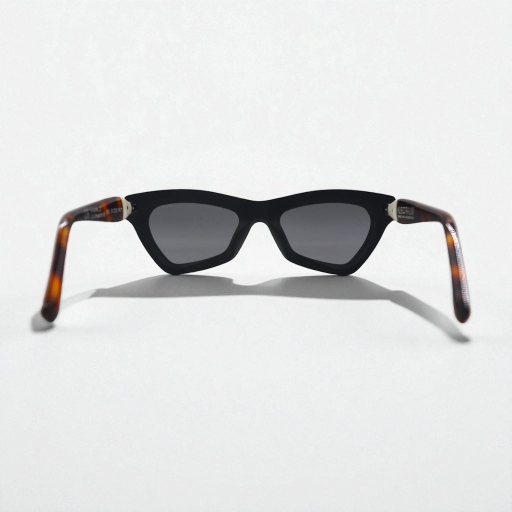 KUBORAUM サングラス Maske J7 キャットアイ ブラック ベッコウ BS 51-20 145 イタリア製