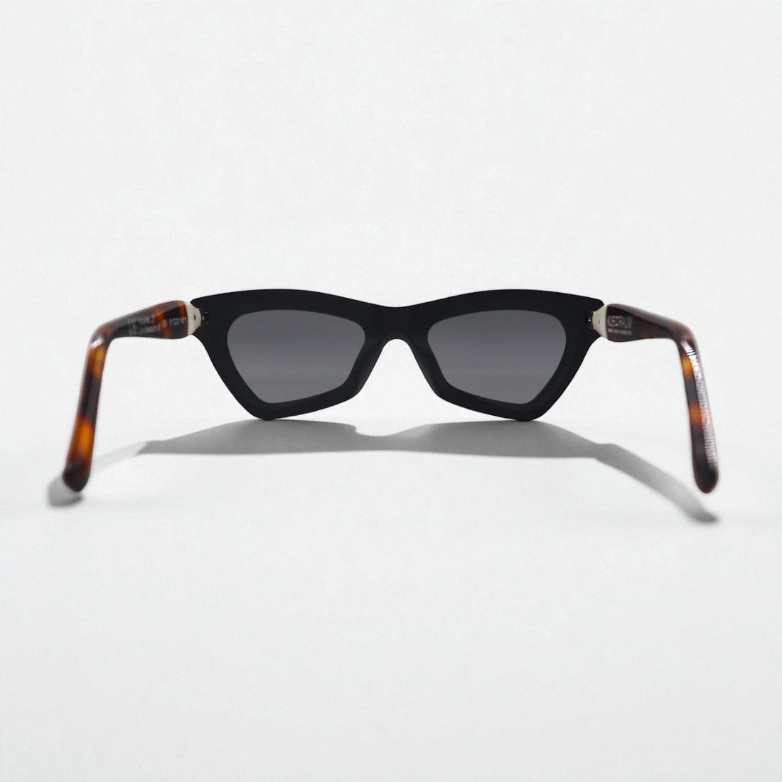 KUBORAUM サングラス Maske J7 キャットアイ ブラック ベッコウ BS 51-20 145 イタリア製