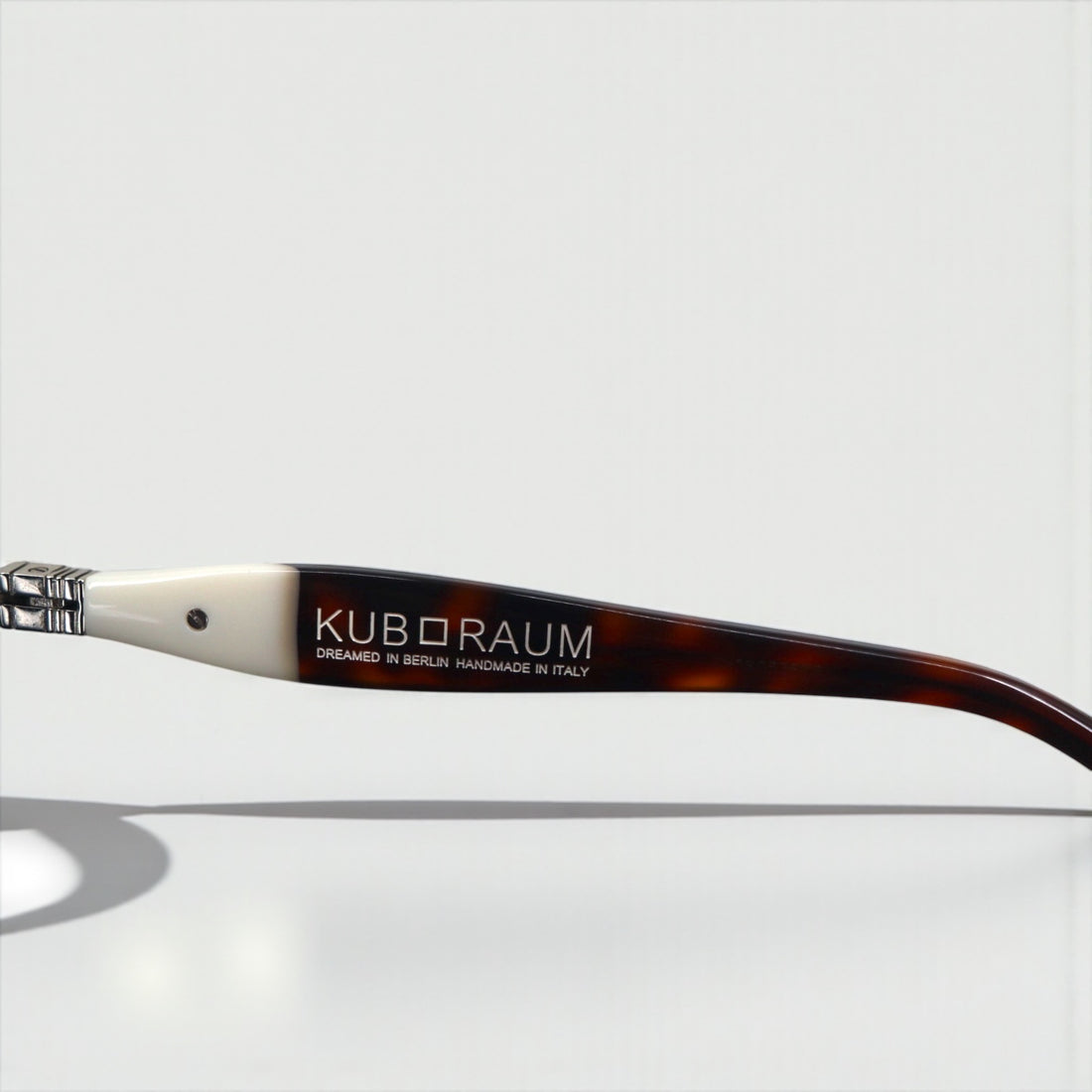 KUBORAUM サングラス Maske J7 キャットアイ ブラック ベッコウ BS 51-20 145 イタリア製