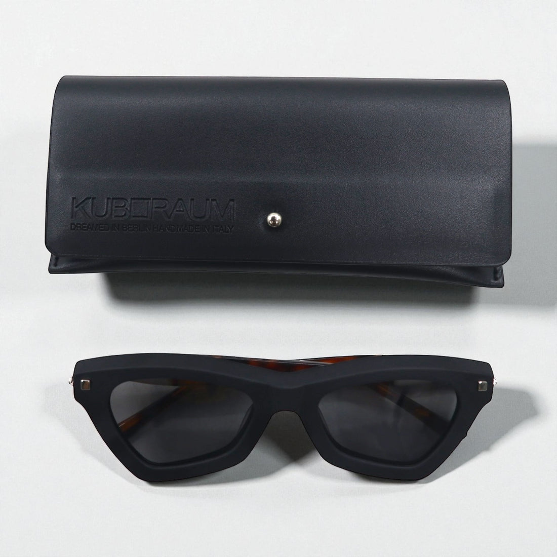 KUBORAUM サングラス Maske J7 キャットアイ ブラック ベッコウ BS 51-20 145 イタリア製