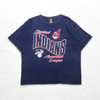 JOSTENS SPORTSWEAR 90s USA Made MLB INDIANS Print T-Shirt XL Navy Single Stitch