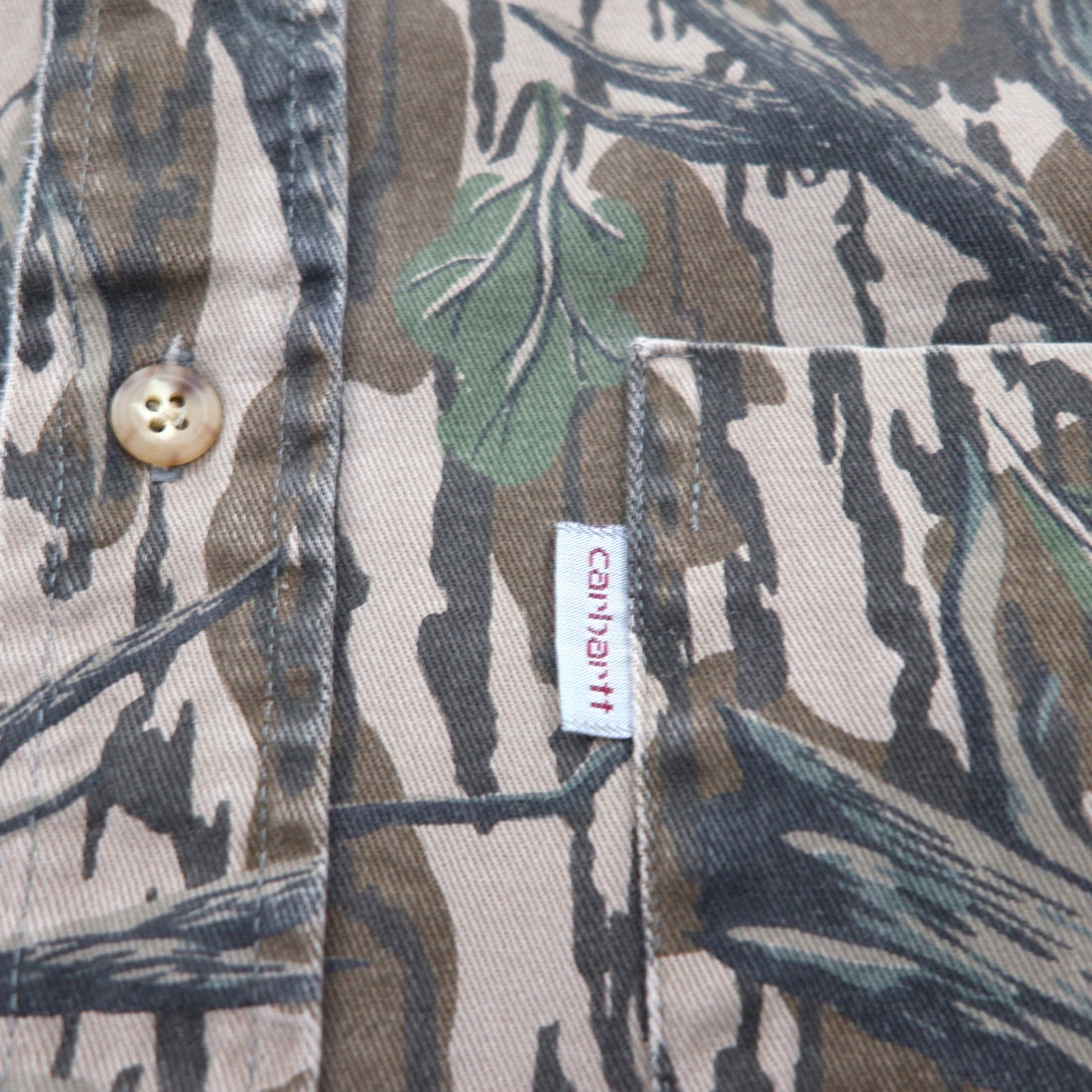 Carhartt 90s Tree Camo Button-Down Work Shirt, Size XL, Khaki, Mossy Oak Camo, Rugged Outdoor Wear