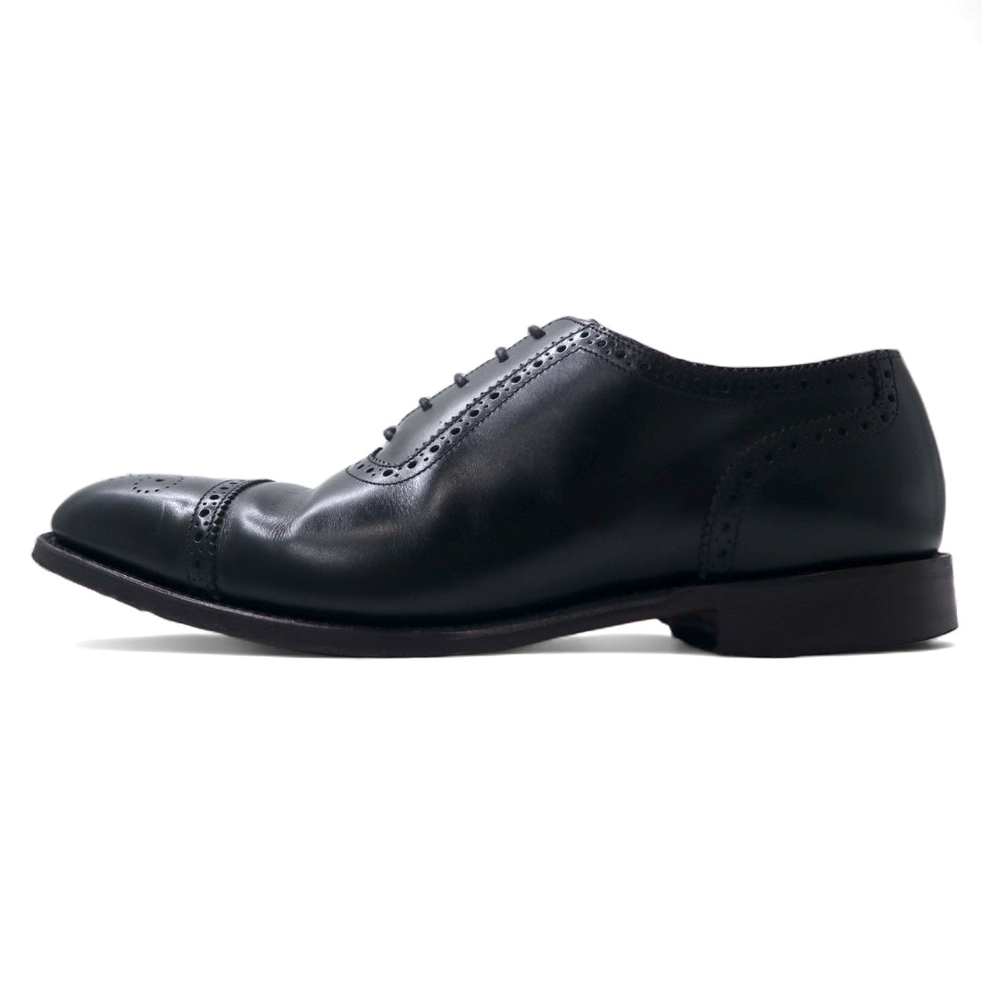 日本然リトテ-古着オンライン-Loake 英国製 メダリオン ストレートチップ ドレスシューズ 27.5cm ブラック カーフレザー セミブローグ グッドイヤーウェルト製法 STRAND 706408 イングランド製-Loake UK Made medallion straight tip dress shoes US9.5 Black calf leather semi-brogue Goodyear welt construction STRAND 706408 Made in England