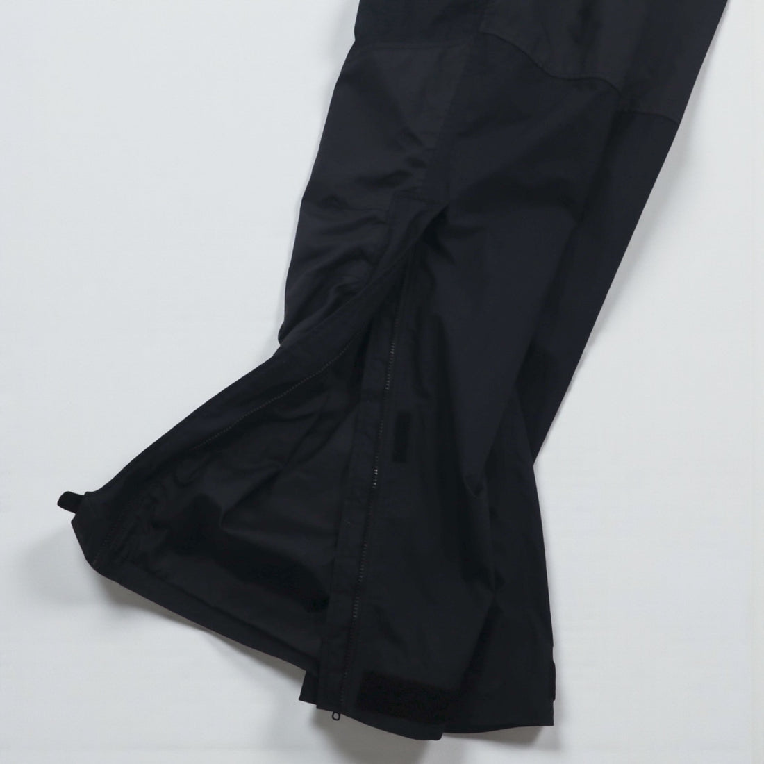 Cabela's Waterproof GORE-TEX Outdoor Double Knee Rain Pants, Size L, Black, with Zippered Hem and Slits